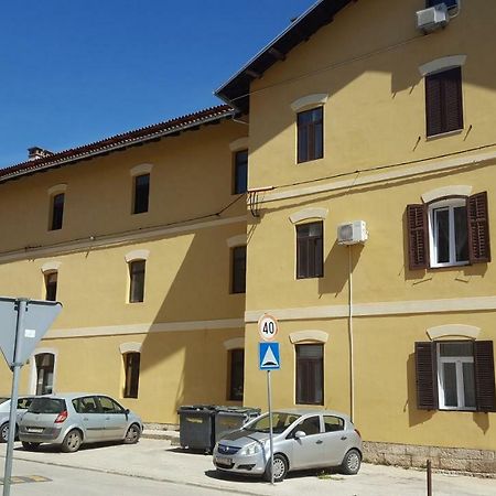 Loft Apartment Pula Bagian luar foto