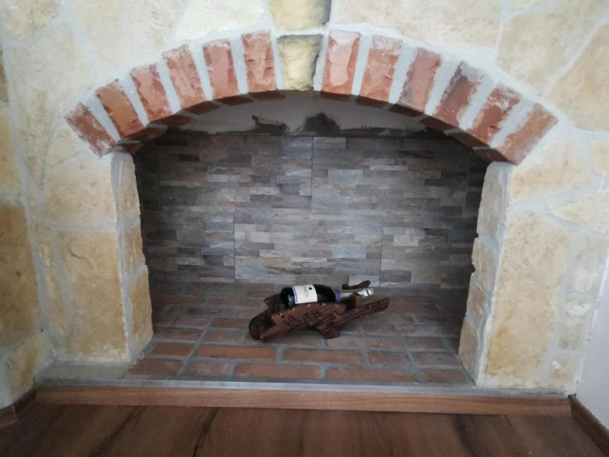 Loft Apartment Pula Bagian luar foto