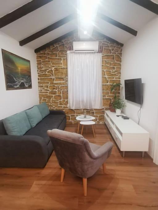 Loft Apartment Pula Bagian luar foto