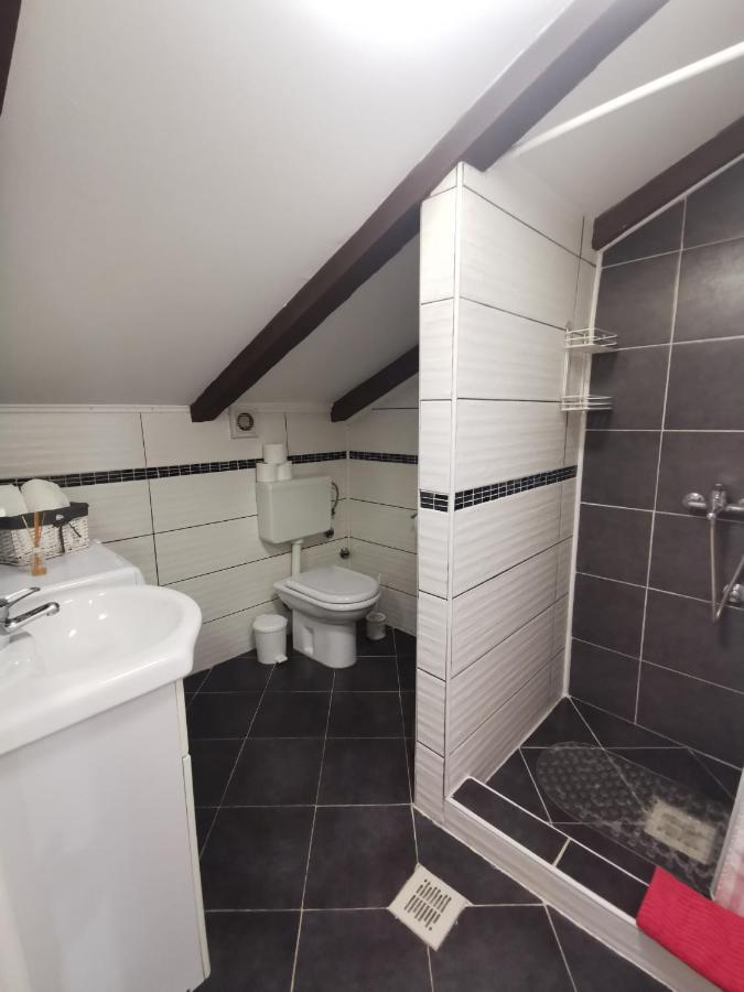 Loft Apartment Pula Bagian luar foto