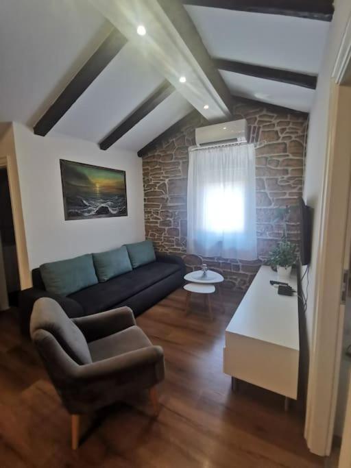 Loft Apartment Pula Bagian luar foto